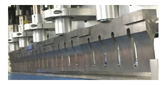 In-Line Ultrasonic Round Cake Slicer